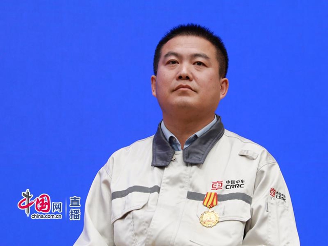 中車青島四方機(jī)車車輛股份有限公司轉(zhuǎn)向架分廠研磨班車輛鉗工寧允展_副本.jpg